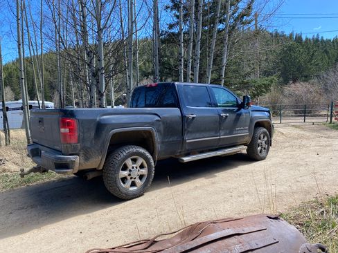 Used 2017 GMC Sierra 2500 Denali w/ Duramax Plus Package image 4