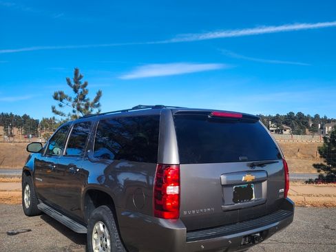 Used 2012 Chevrolet Suburban LT w/ Luxury Package image 4