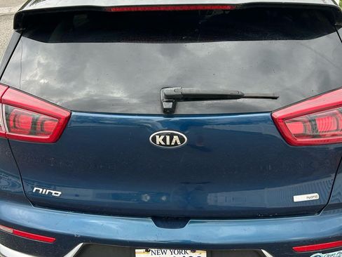 Used 2018 Kia Niro LX FWD image 1