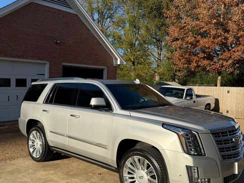 Used 2019 Cadillac Escalade Platinum image 22