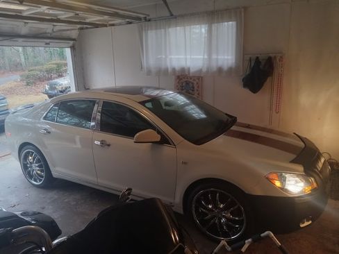 Used 2008 Chevrolet Malibu LTZ w/ Rear Power Package image 4