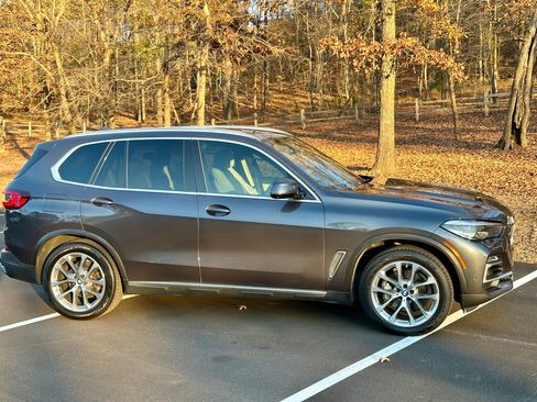 Used 2021 BMW X5 xDrive40i w/ Premium Package 2 image 4