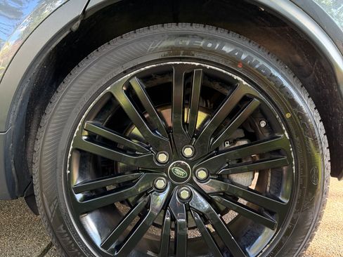 Used 2019 Land Rover Discovery HSE AWD/4WD image 9