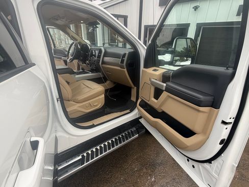 Used 2020 Ford F250 Lariat w/ Lariat Value Package image 11