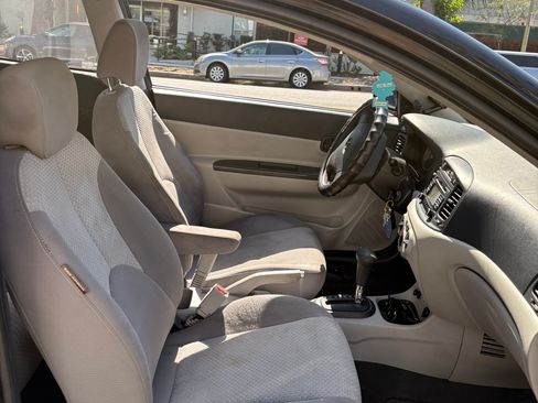 Used 2009 Hyundai Accent GS w/ Premium Pkg 3 FWD image 8