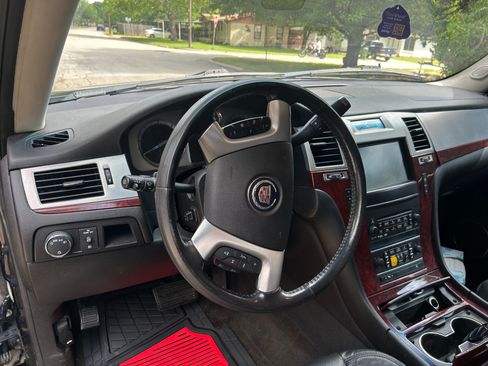 Used 2011 Cadillac Escalade ESV Premium AWD/4WD image 19