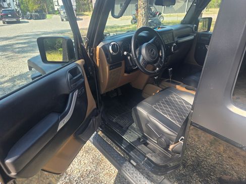 Used 2011 Jeep Wrangler Rubicon w/ PWR Convenience Group AWD/4WD image 8