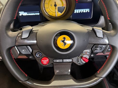 Used 2022 Ferrari F8 Tributo image 10