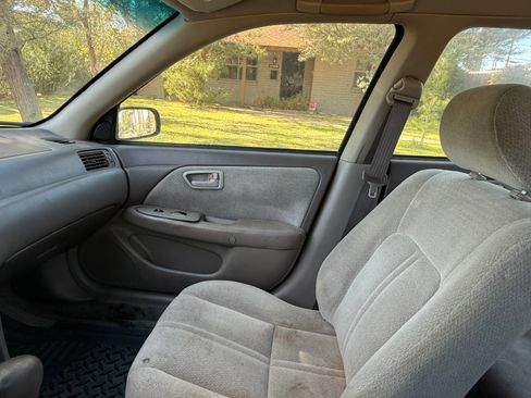 Used 2001 Toyota Camry LE image 9