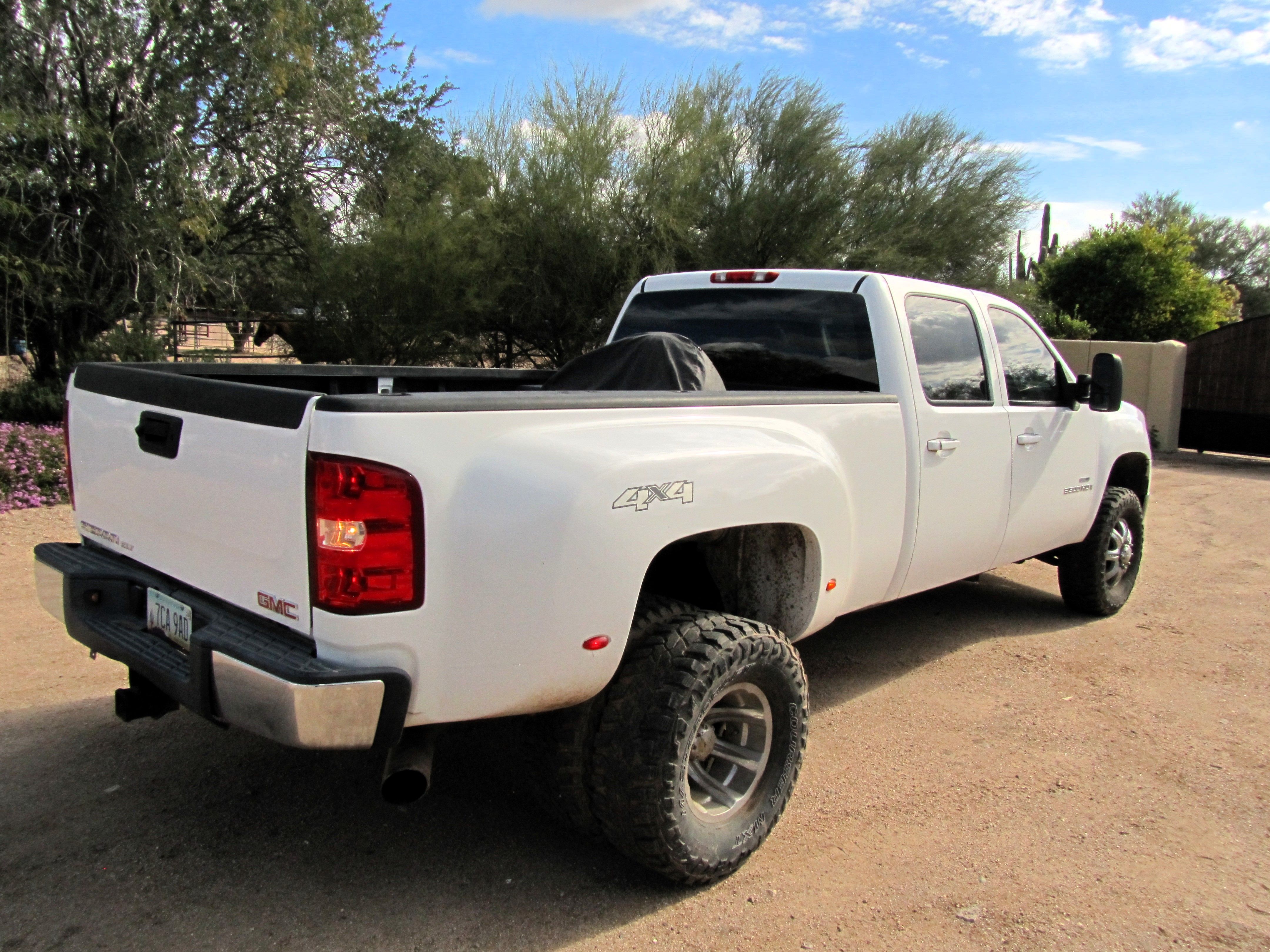 Used 2007 GMC Sierra 3500 SLT w/ Convenience Package AWD/4WD image 6