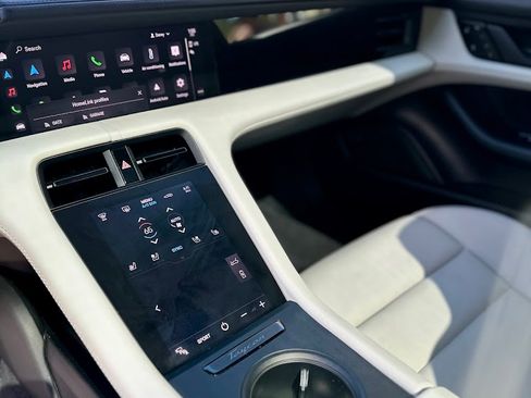 Used 2022 Porsche Taycan RWD image 8