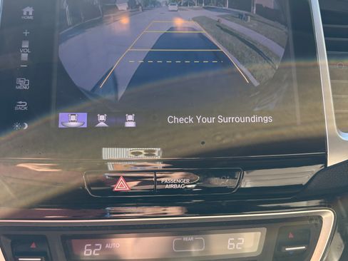 Used 2017 Honda Pilot Touring image 12