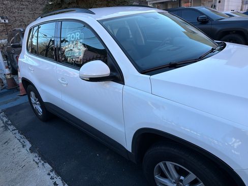 Used 2016 Volkswagen Tiguan S image 8