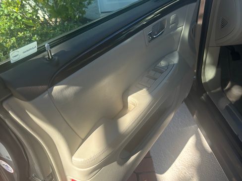 Used 2010 Cadillac DTS Premium w/ Driver Awareness Package image 12