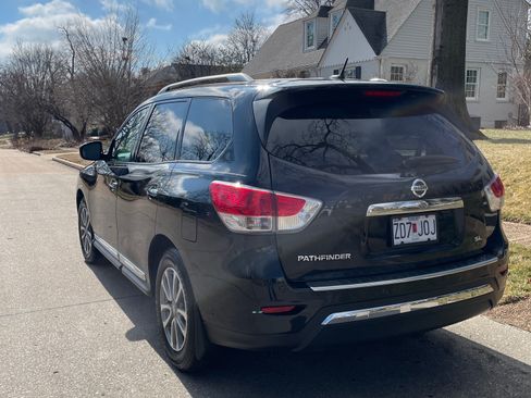 Used 2015 Nissan Pathfinder SL w/ Cargo Package image 9