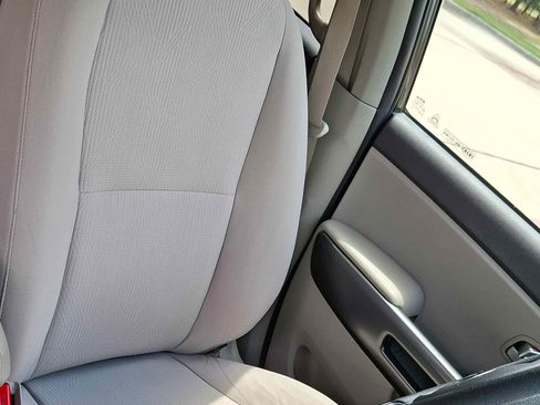 Used 2019 Kia Sedona LX image 26