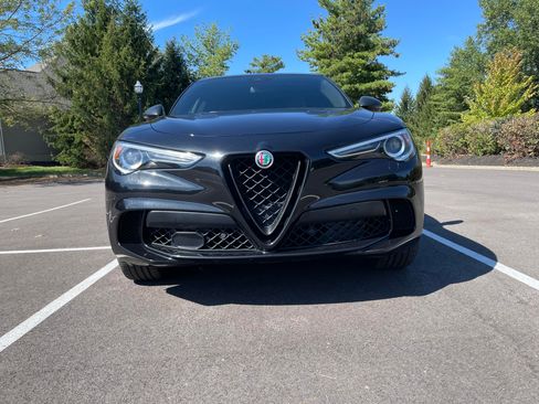 Used 2020 Alfa Romeo Stelvio Quadrifoglio image 4