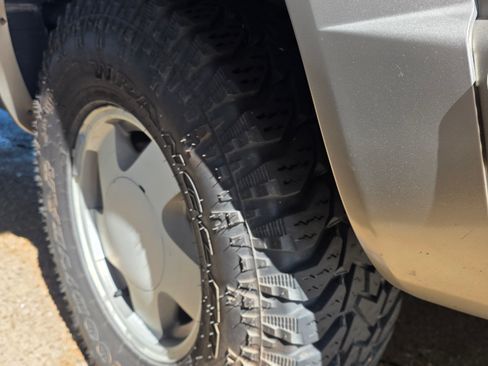 Used 1999 Chevrolet Suburban 4WD w/ Preferred Equipment Group 2 image 2