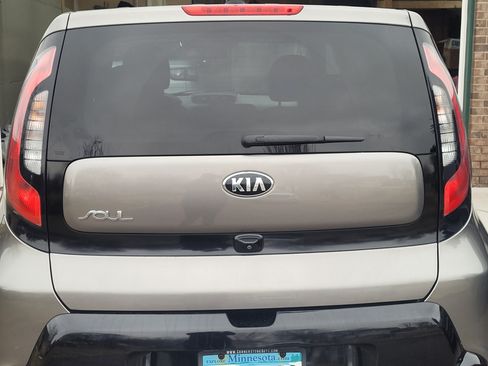 Used 2016 Kia Soul + image 5