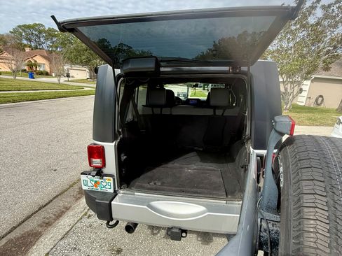 Used 2010 Jeep Wrangler Unlimited Sport image 12