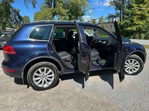Used 2012 Volkswagen Touareg Sport AWD/4WD image 11