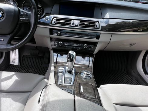 Used 2012 BMW 550i xDrive Sedan AWD/4WD image 11