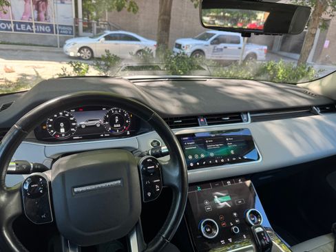 Used 2020 Land Rover Range Rover Evoque S image 2