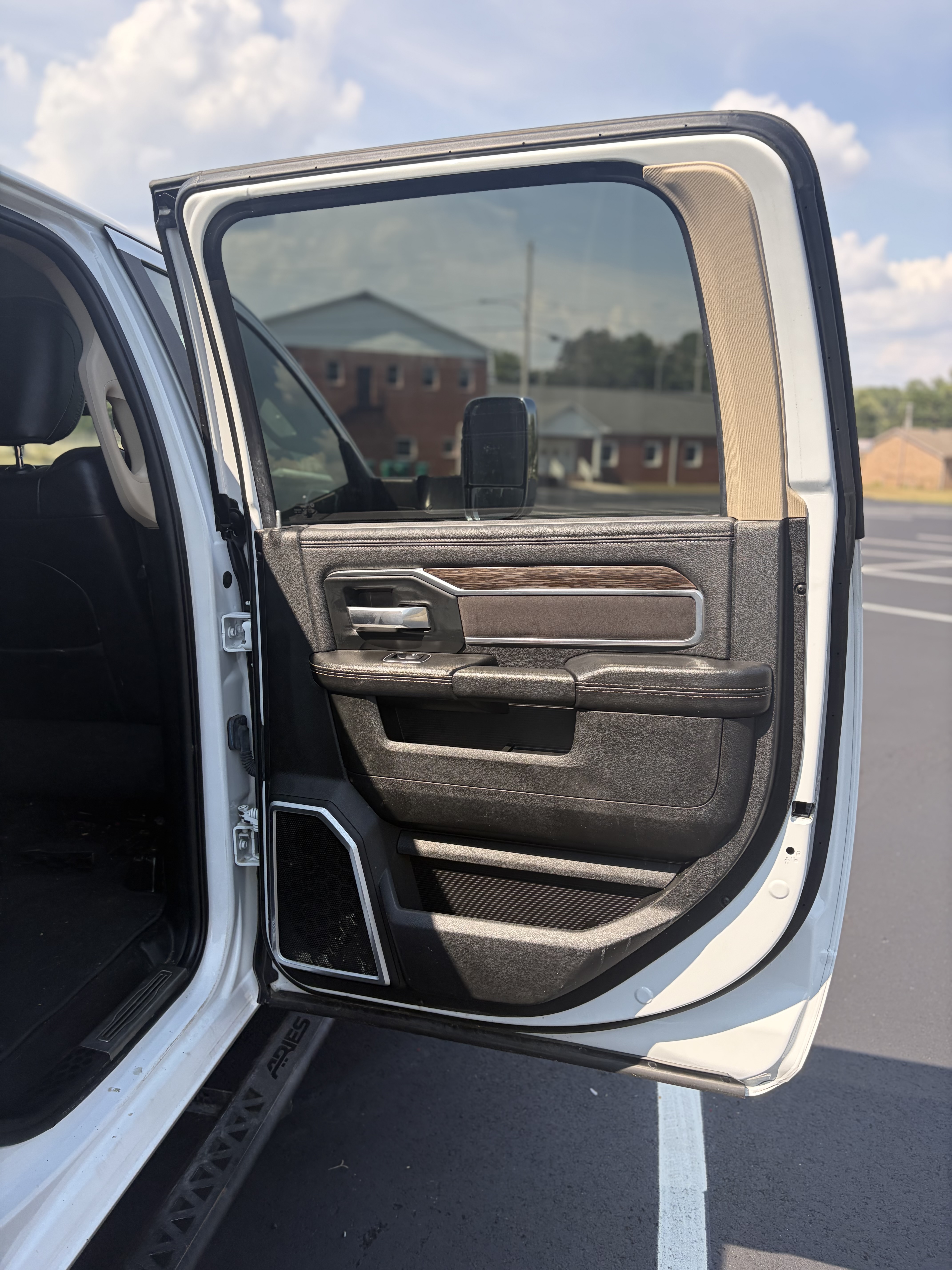 Used 2020 RAM 2500 Laramie AWD/4WD image 16