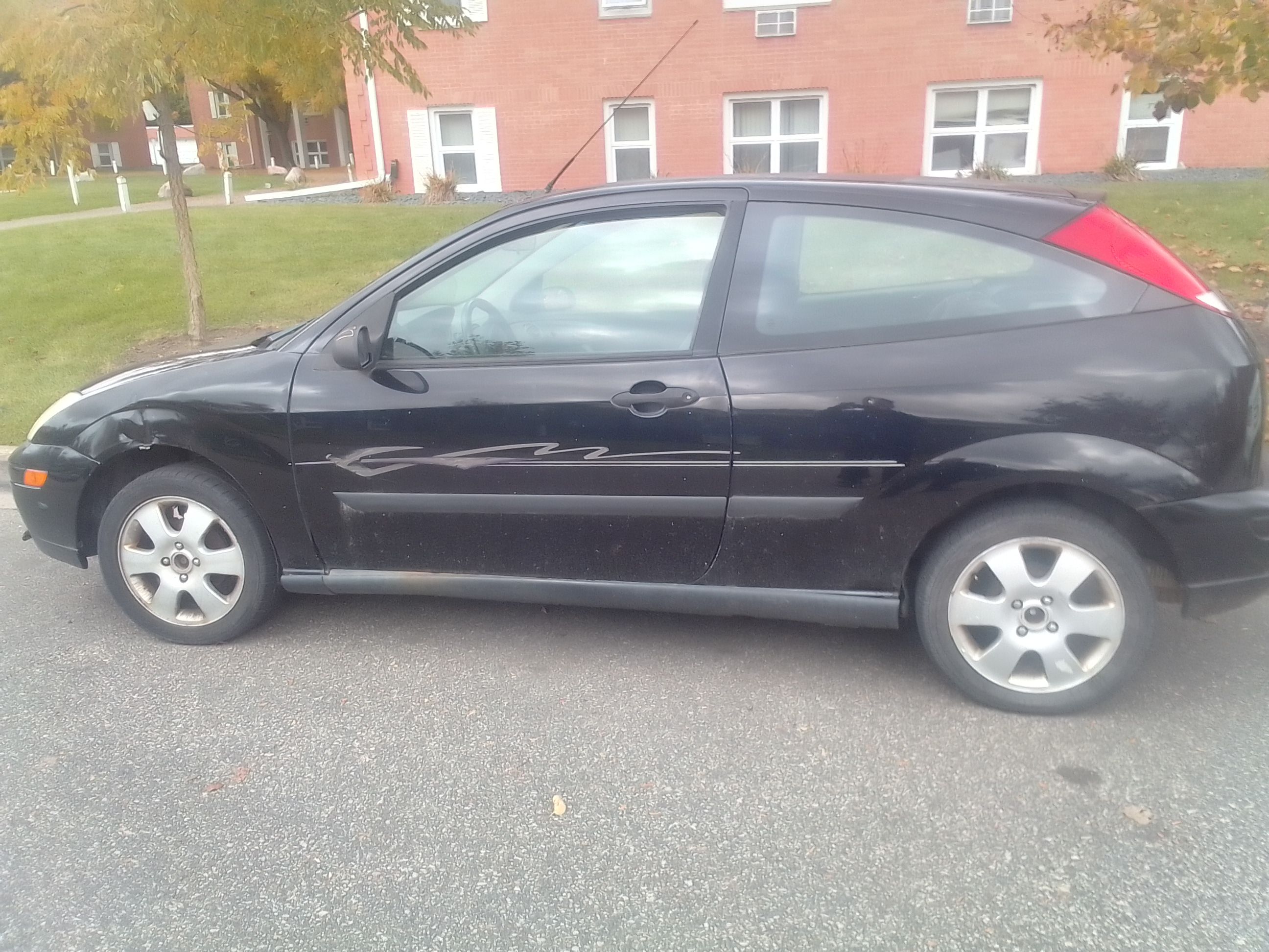 Used 2002 Ford Focus ZX3 Hatchback FWD image 1