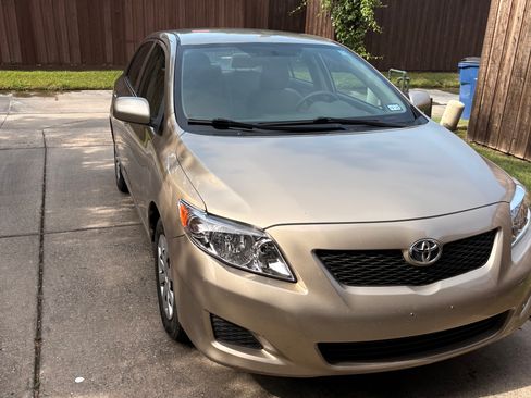 Used 2009 Toyota Corolla LE FWD image 1