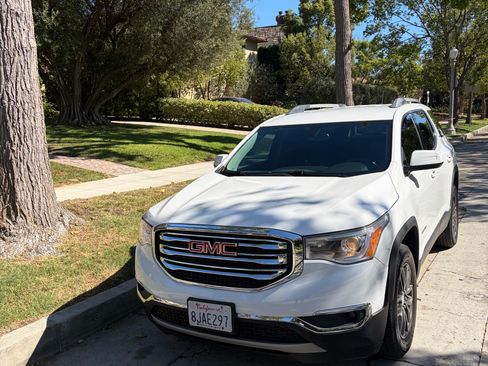 Used 2018 GMC Acadia SLT AWD/4WD image 2