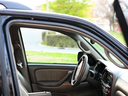 Used 2006 Toyota Sequoia Limited image 15