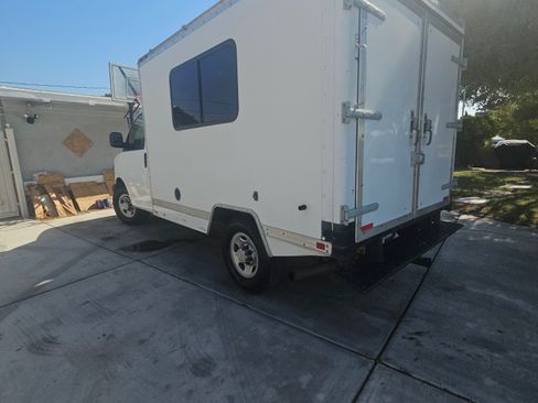 Used 2008 Chevrolet Express 3500 image 12