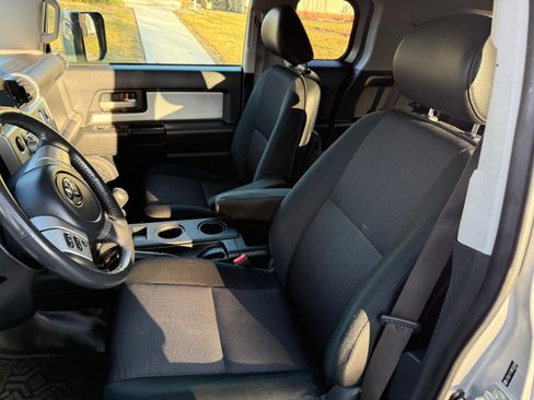 Used 2008 Toyota FJ Cruiser 4WD image 9