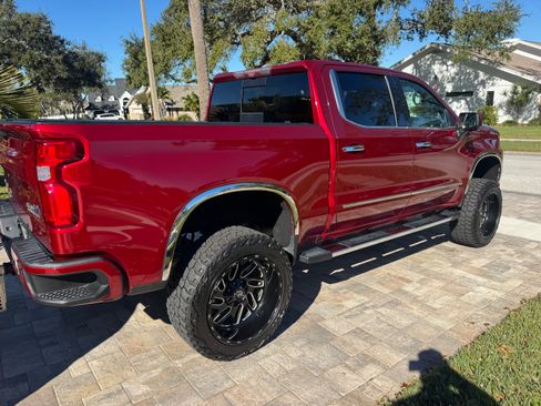 Used 2021 Chevrolet Silverado 1500 High Country w/ Technology Package image 4