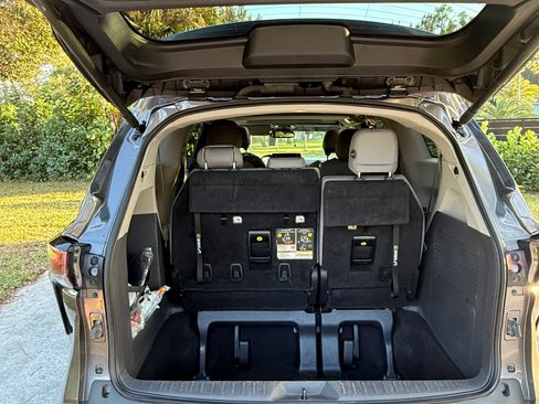 Used 2022 Toyota Sienna XLE image 10
