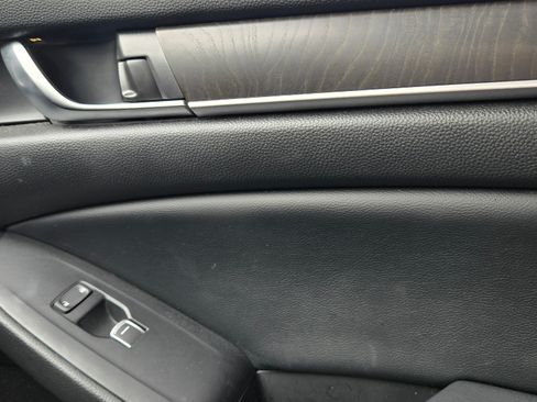 Used 2018 Honda Accord Touring image 20