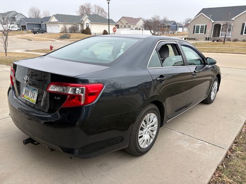 Used 2013 Toyota Camry LE image 4