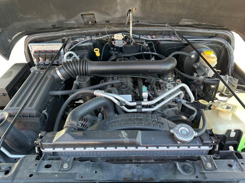 Used 2005 Jeep Wrangler Unlimited image 2