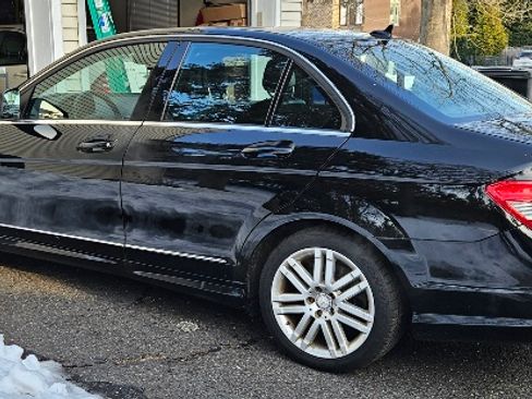 Used 2009 Mercedes-Benz C 300 4MATIC Sedan image 4