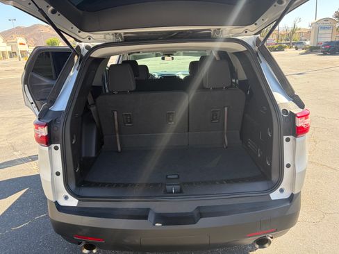 Used 2020 Chevrolet Traverse LS w/ LPO, Cargo Package FWD image 19