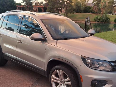 Used 2012 Volkswagen Tiguan SEL image 2