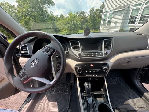 Used 2017 Hyundai Tucson SE w/ Cargo Package FWD image 10