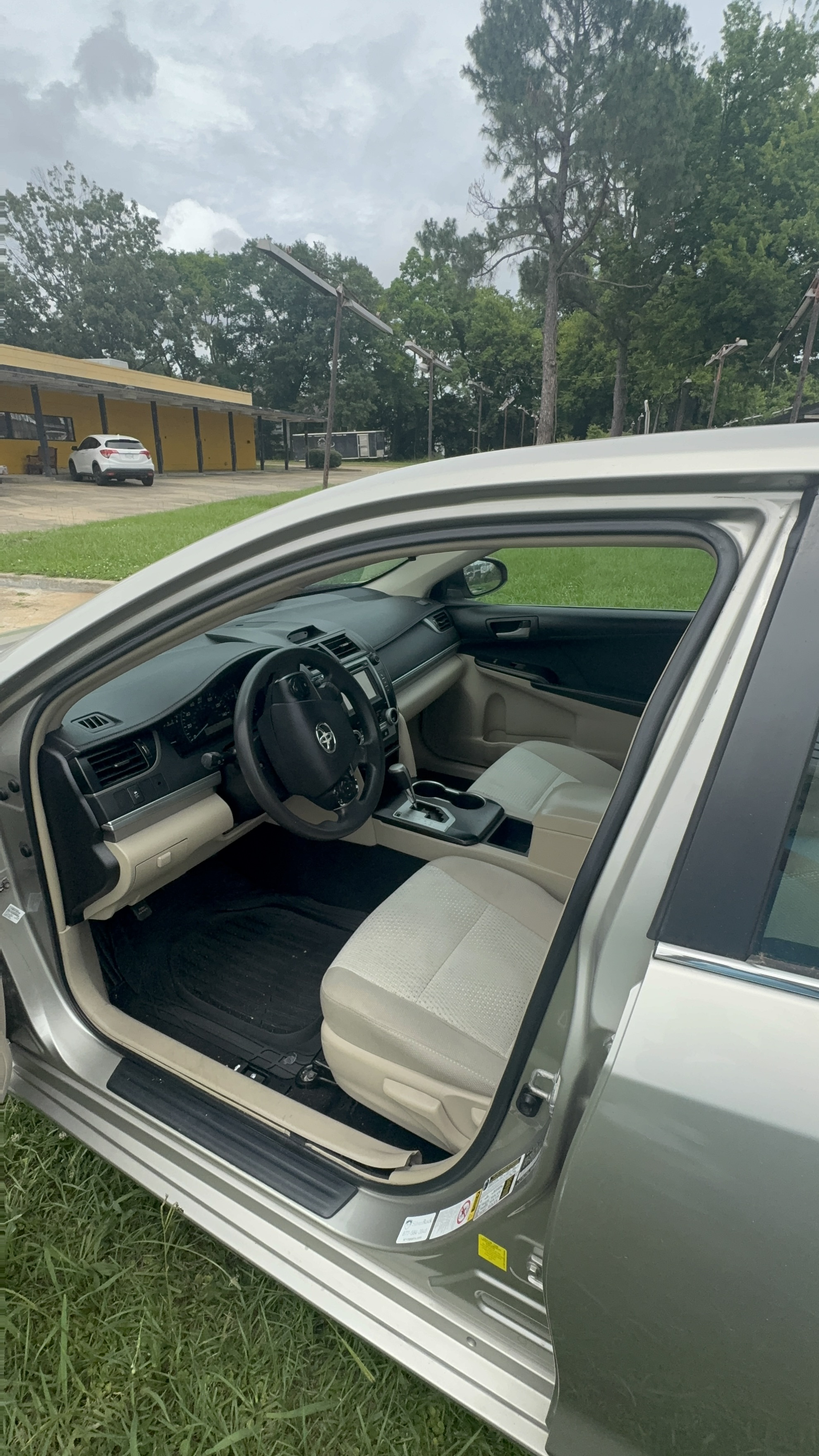 Used 2014 Toyota Camry FWD image 5
