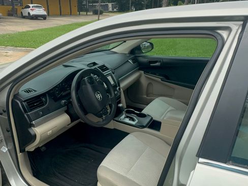 Used 2014 Toyota Camry FWD image 5
