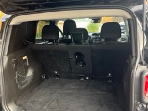 Used 2019 Jeep Renegade Latitude w/ Popular Equipment Group image 15