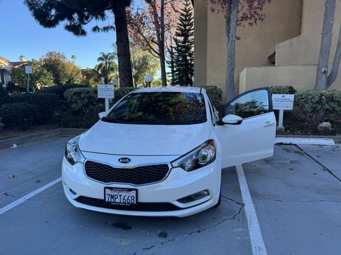 Used 2015 Kia Forte EX image 1
