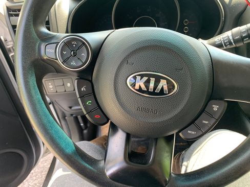 Used 2019 Kia Soul FWD image 12