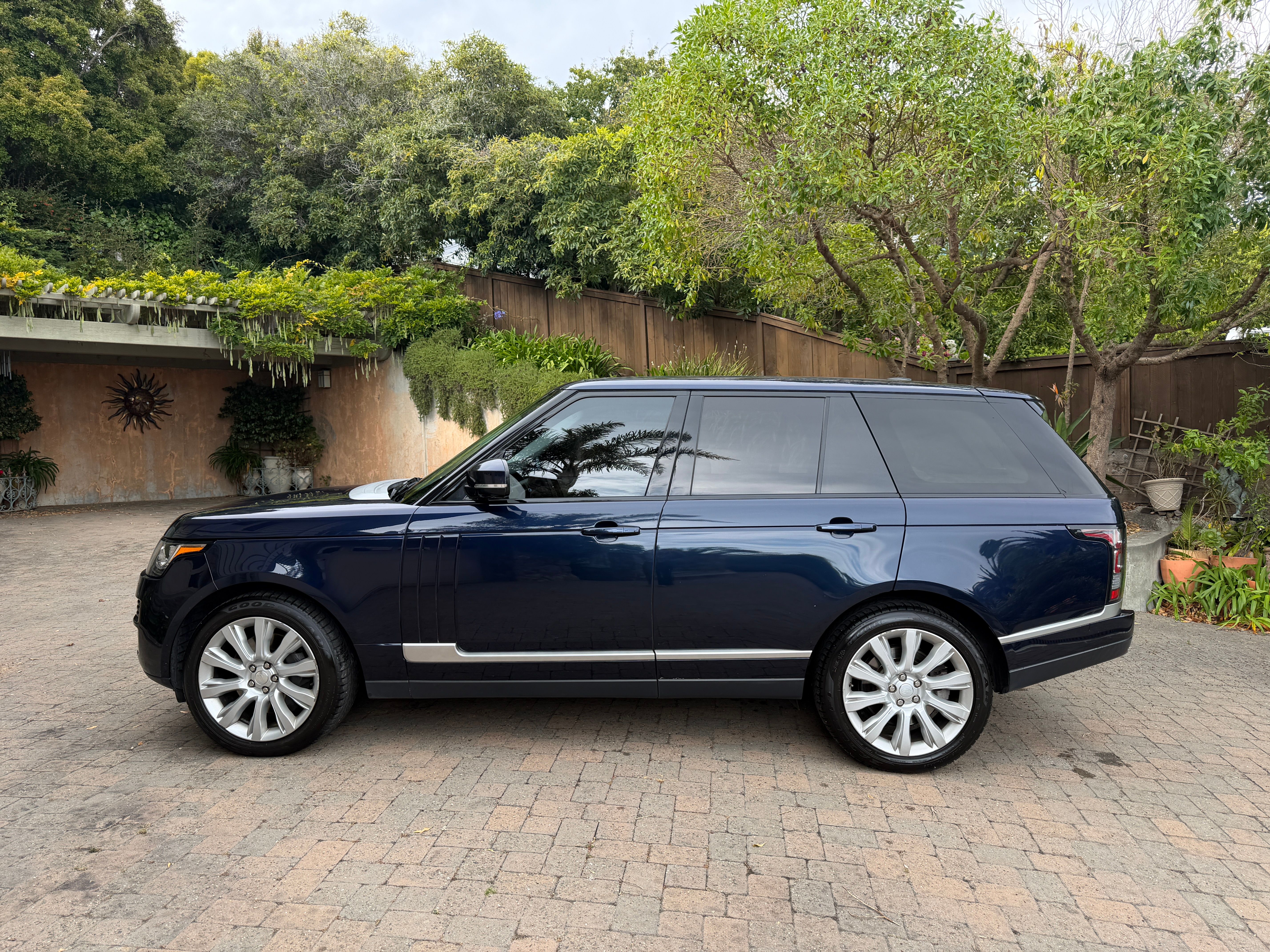 Used 2014 Land Rover Range Rover Supercharged AWD/4WD image 4