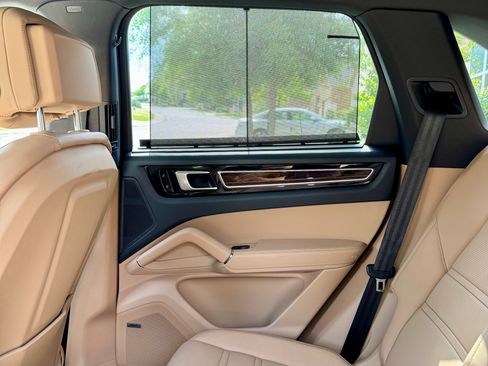 Used 2019 Porsche Cayenne image 17